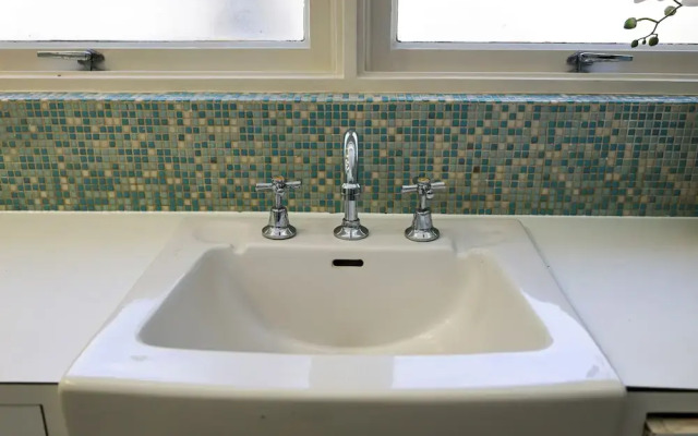 StayAU Spacious 6BR McKinnon Pool Home