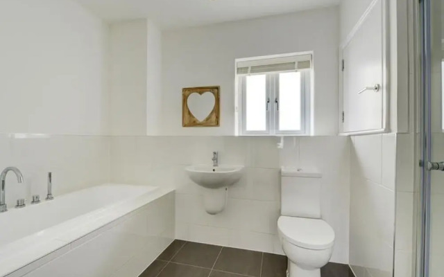 Spacious Apartment in Saundersfoot Near Sea