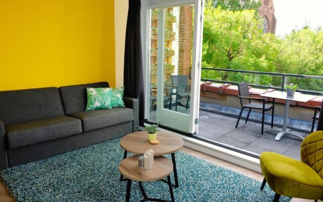 Sunny 45m2 Penthouse with Balcony and Terrace