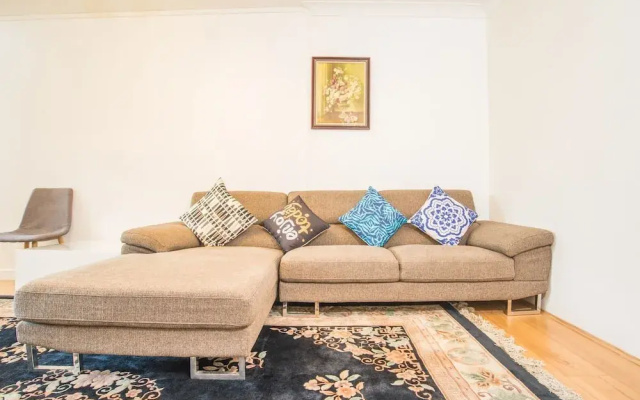 Spacious & Cozy Apartment In Heart Of Redfern