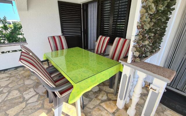 Apartment with a balcony and sea view - santek - AE1097