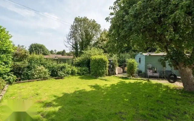 4 Bed-2 Bath-bar-pool Table-library- Xmas Venue