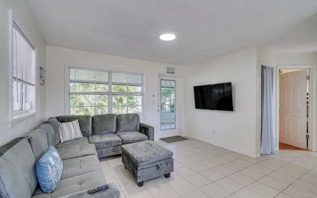 1 Mi to Boat Ramp: Bokeelia Home w/ Screened Patio