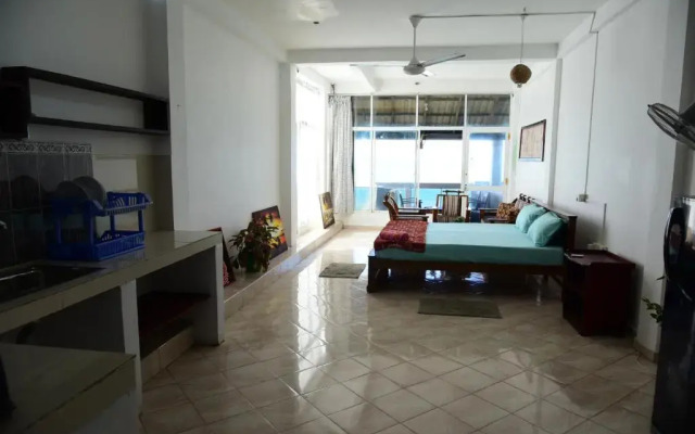 Happy Tuna Beach Hostel