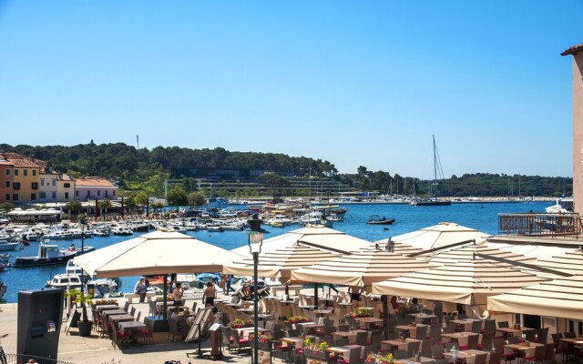 Carera Seaview Apartments