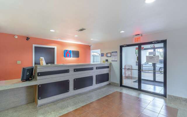 Motel 6 Canton, TX