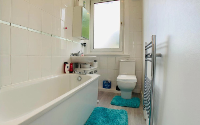 Maria- Bright and Modern City Center Apartment .