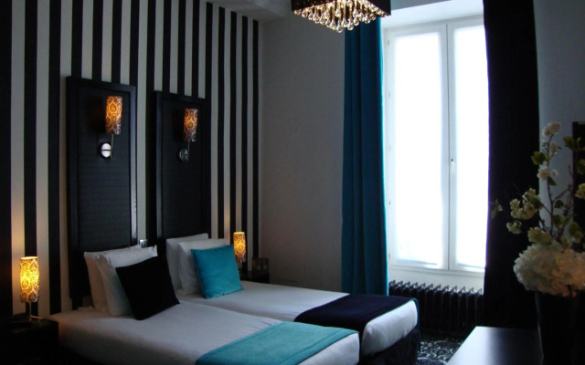 Peyris Opera Hotel