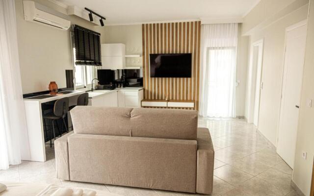 Outstanding Private Apartment Near City Center with Balcony