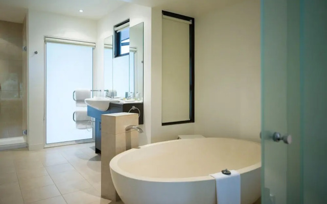 Lake Daylesford Lodge 2