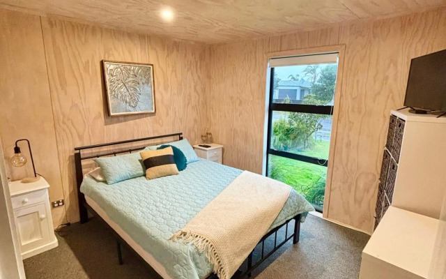 Black Beauty Retreat - Matarangi Holiday Home