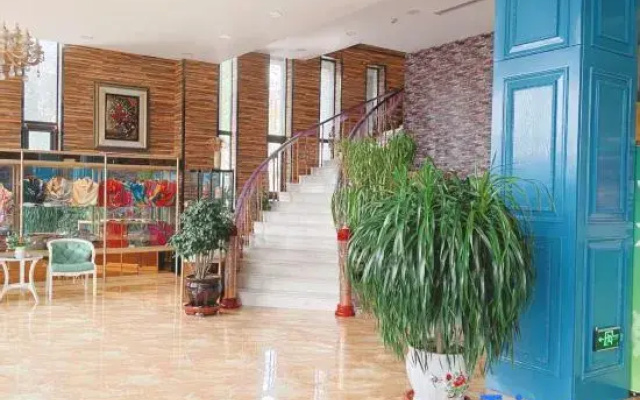 Tongliao Yinglun International Holiday Hotel