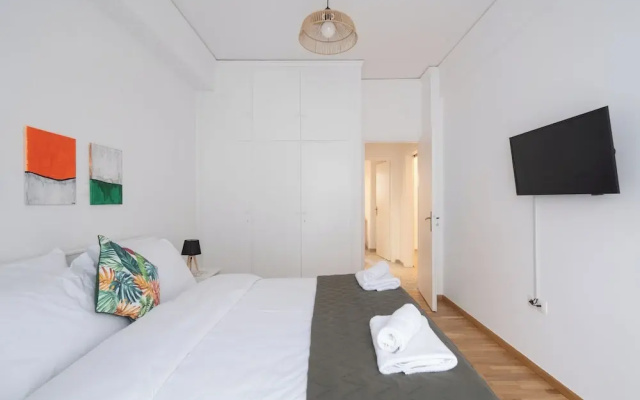 Cozy Apartment in Athens With Balcony, 5 Minutes To Metro