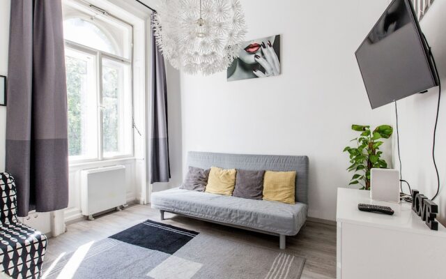 Erzsebet 52 Apartment