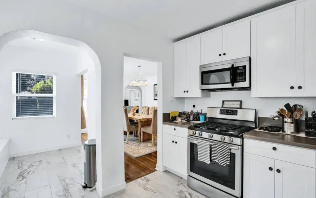 Burnside by Avantstay Modern, Boho, Chic LA Home