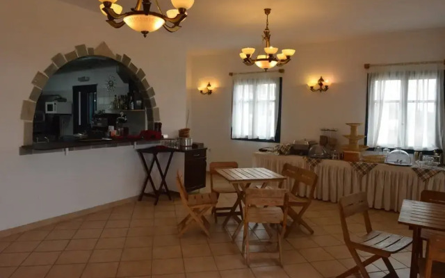 Aiolos Hotel