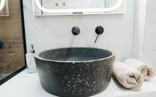 Rent Me (Affordable apartment in Athens)