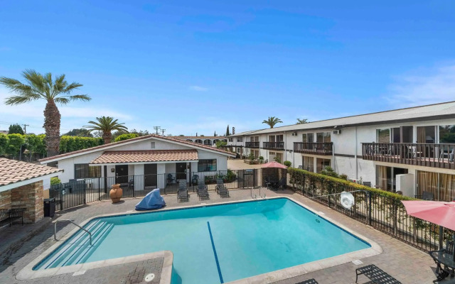 Lemon Tree Hotel & Suites Anaheim
