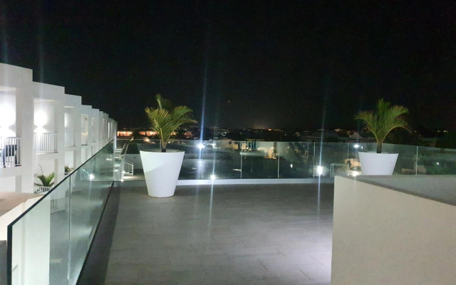 Monarca House, Senator