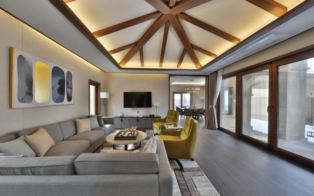 Camphortree Hotel & Resort