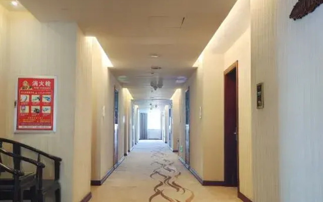 Huaggang Deerfu Yiaihu Hotel