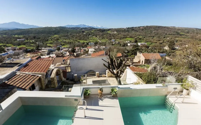 Three Moirai Villa With 2 Heated Pools