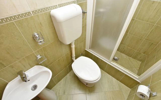 Apartments and Rooms Iva