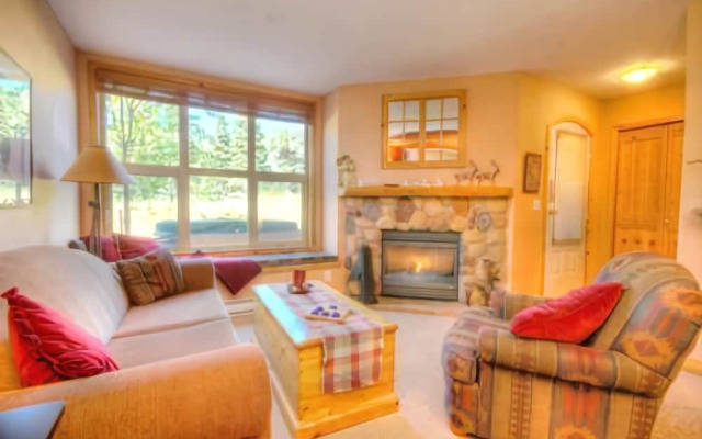 Sun Peaks Accommodation by Bear Country