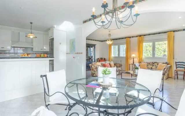 Luxurious Holiday Home in Empuriabrava With Private Pool