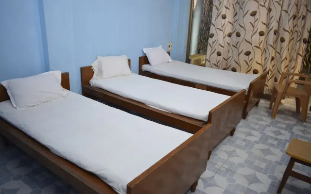 Parisha Residency - Temple Side Hotel