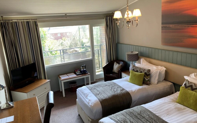 Potters Heron Hotel