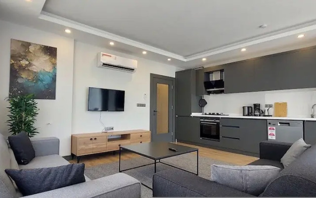 New Flat Large Living Space 1 Close to Lara Beach