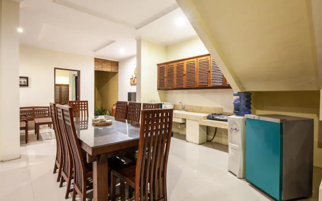 8-BR Private Pool Villa Walk to Seminyak Beach