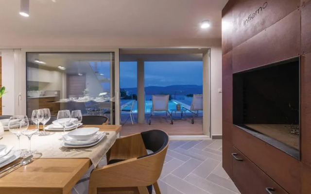 Beautiful Home in Plomin With Jacuzzi, Wifi and 1 Bedrooms