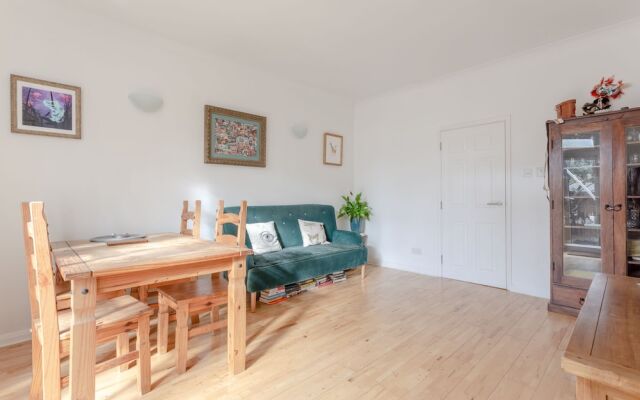 Bright Garden Flat In Wimbledon