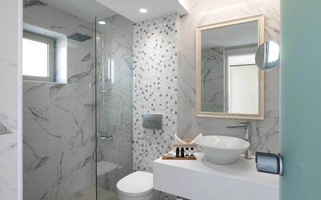 White Pearls Luxury Suites - Adults Only