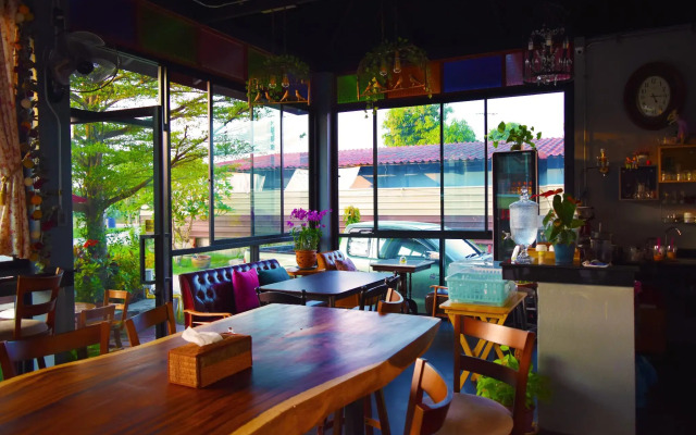 Nantharom Hotel and Restaurant