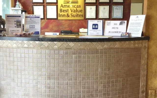 Americas Best Value Inn & Suites University Ave