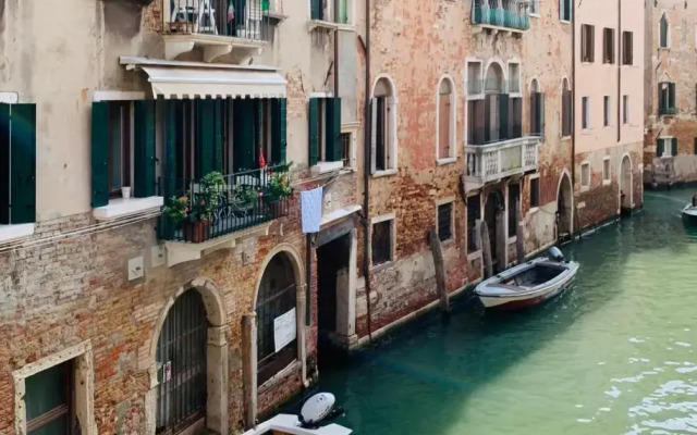 Dreaming Venice Apartment