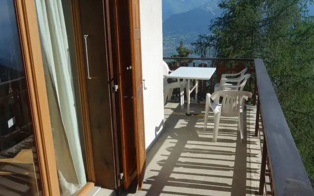 Charming Apartment With Valley