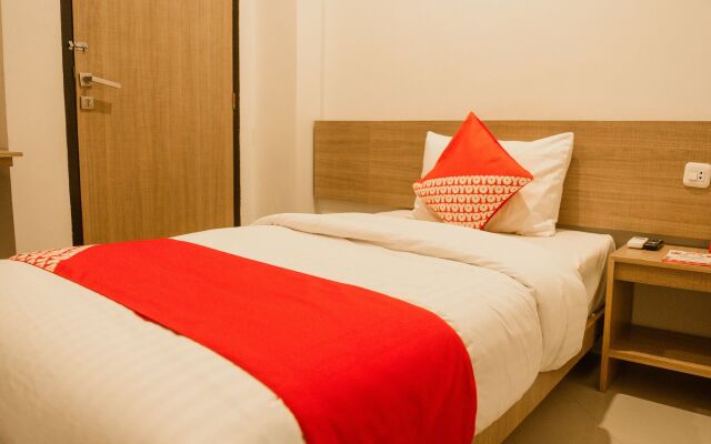 OYO 178 Denata B&B