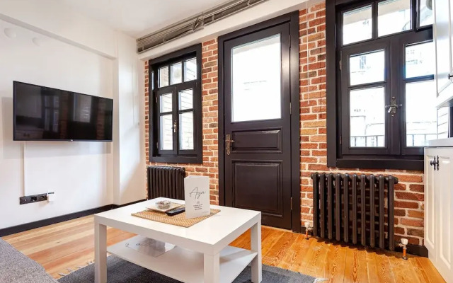 Olympia Flats by Oval