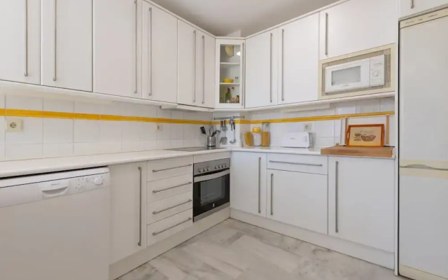 Lunamar in Marbella With 4 Bedrooms and 3 Bathrooms