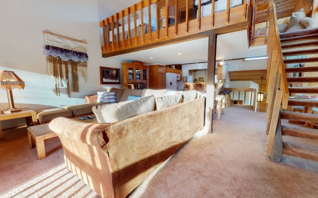 Snowcreek III 448 Pet-Friendly, Spacious and Bright, Gorgeous Meadow Views by RedAwning