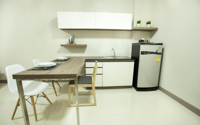 Central Place Serviced Apartment Angsila