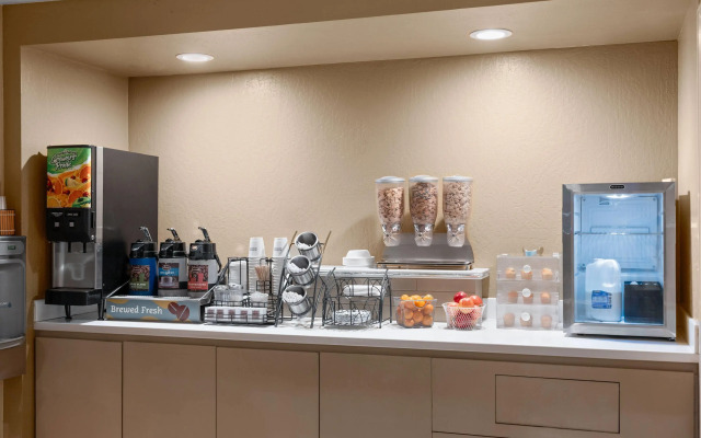 Howard Johnson by Wyndham Modesto Ceres