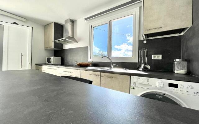 Two-Bedroom House 5, FreeWifi, AC, BBQ, Mountain View