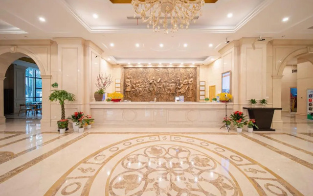 Vienna International Shanghai Pujiang Town