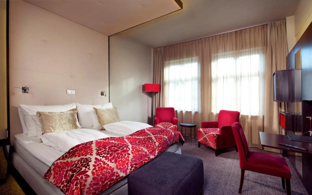 Home Hotel Folketeateret