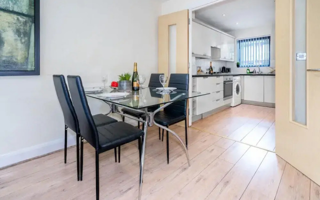 Modern Townhouse Close to Birmingham City Centre